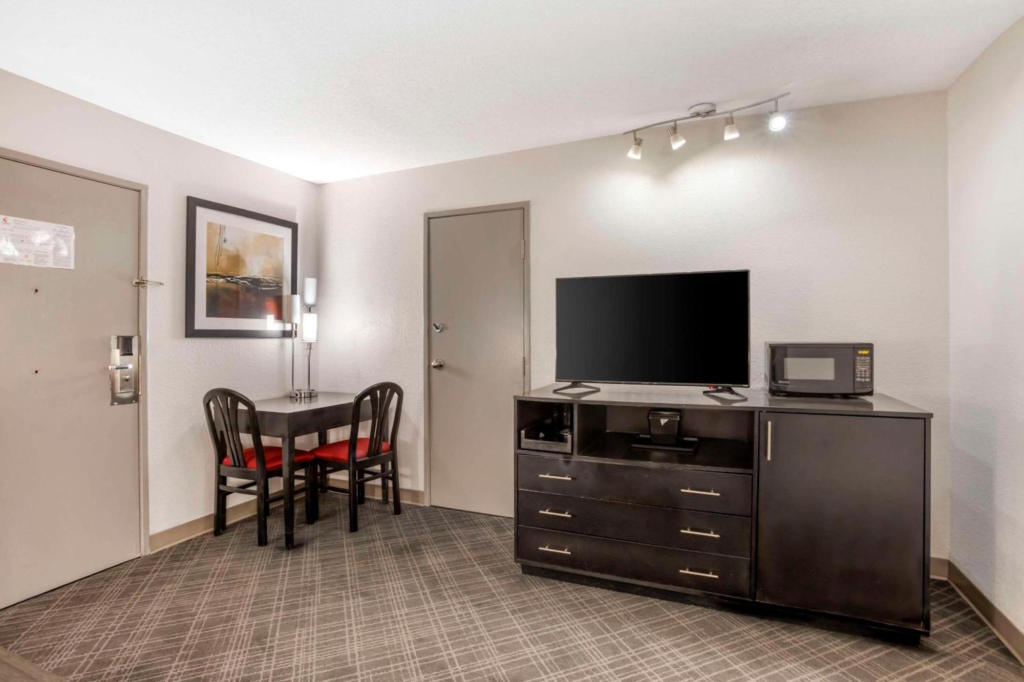 Comfort Suites Nashville Airport - Bna Εξωτερικό φωτογραφία